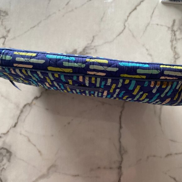 Vera Bradley Laptop Sleeve - Picture 5 of 5